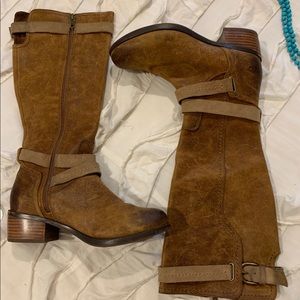 UGG Ladies Darcy Boots Barely Worn! Size 6.5 US👢